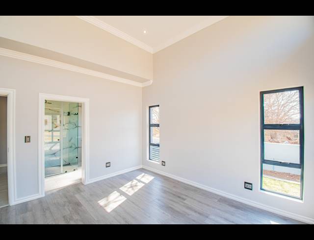 4 BEDROOM GATED ESTATE FOR SALE IN WATERLAKE FARM LIFESTYLE ESTATE